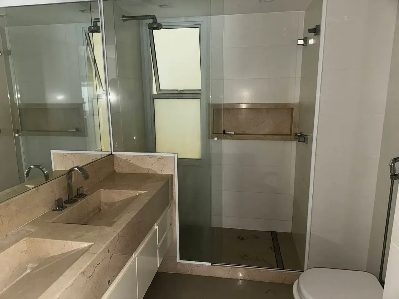 Apartamento com 4 quartos e varanda de vidro — photo 5