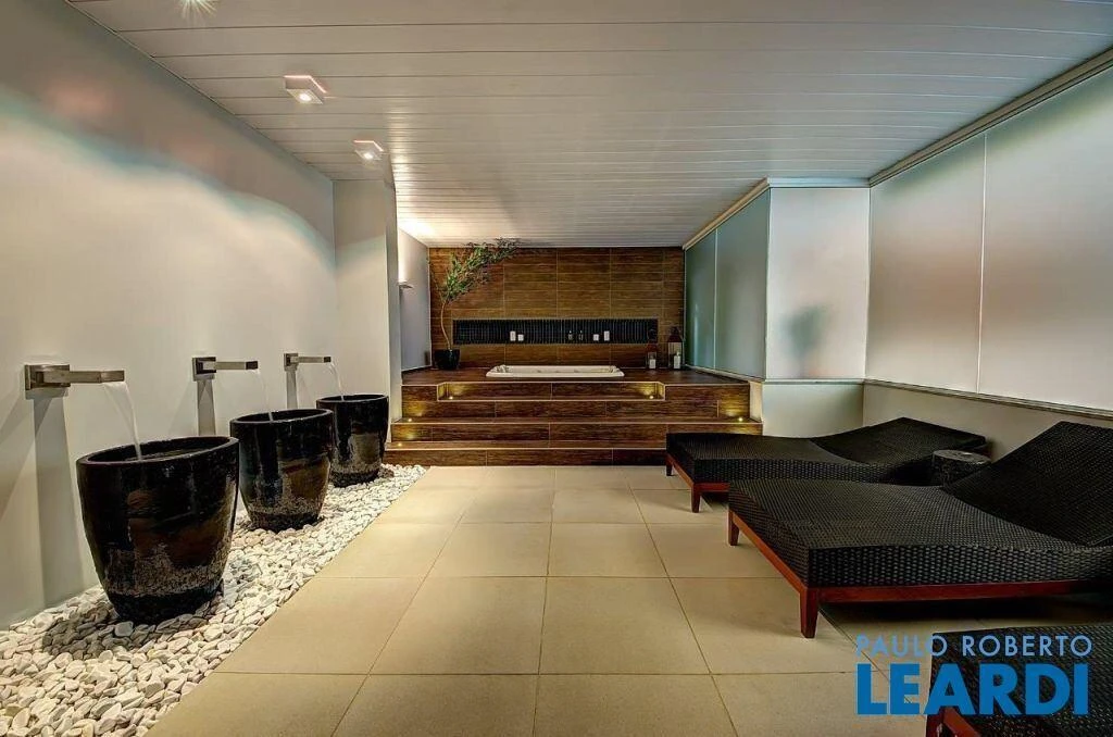 Furnished apartment, 70 m², with a grill on the balcony — photo 32