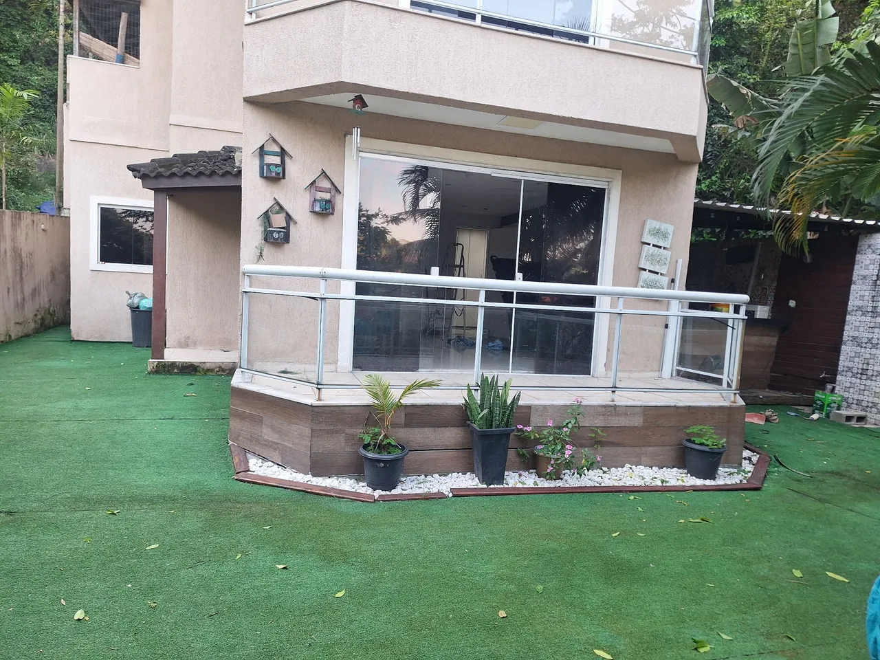Casa de 250 m² com varanda gourmet e varanda envidraçada