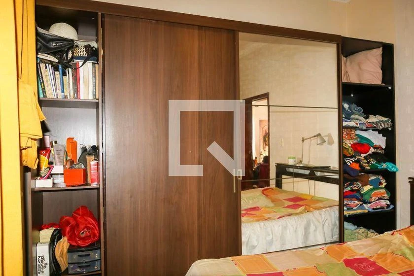 2-bedroom house with a bathtub — photo 4