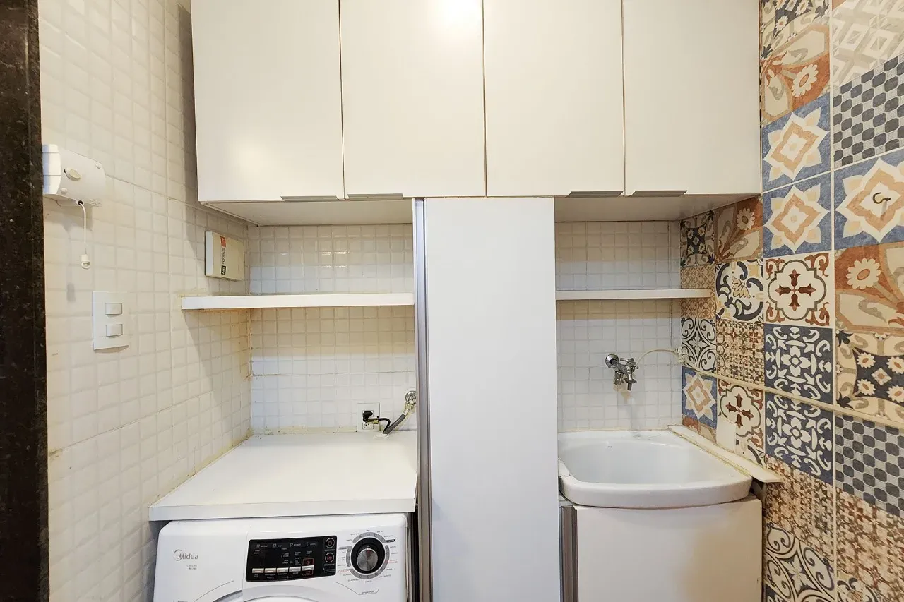 One-bedroom apartment with a washing machine — photo 22