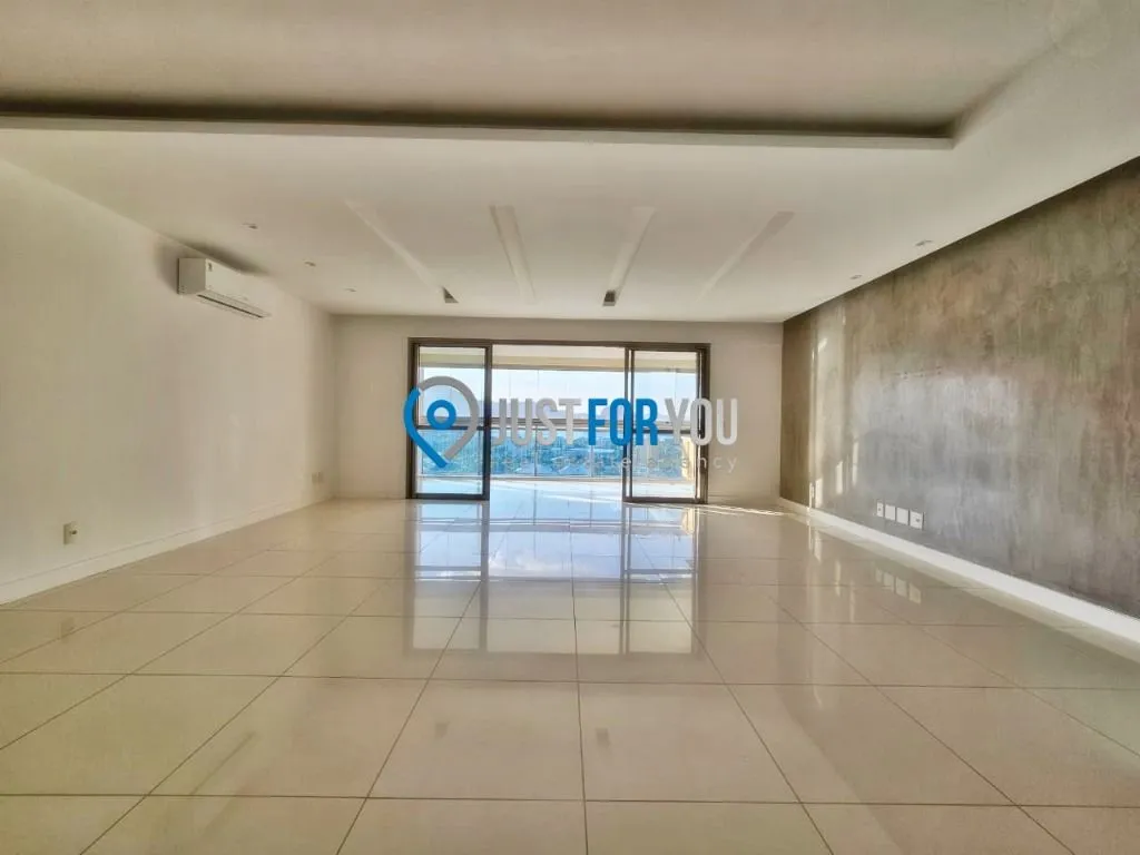 4-bedroom apartment with 233 m² and 5 bathrooms — photo 2