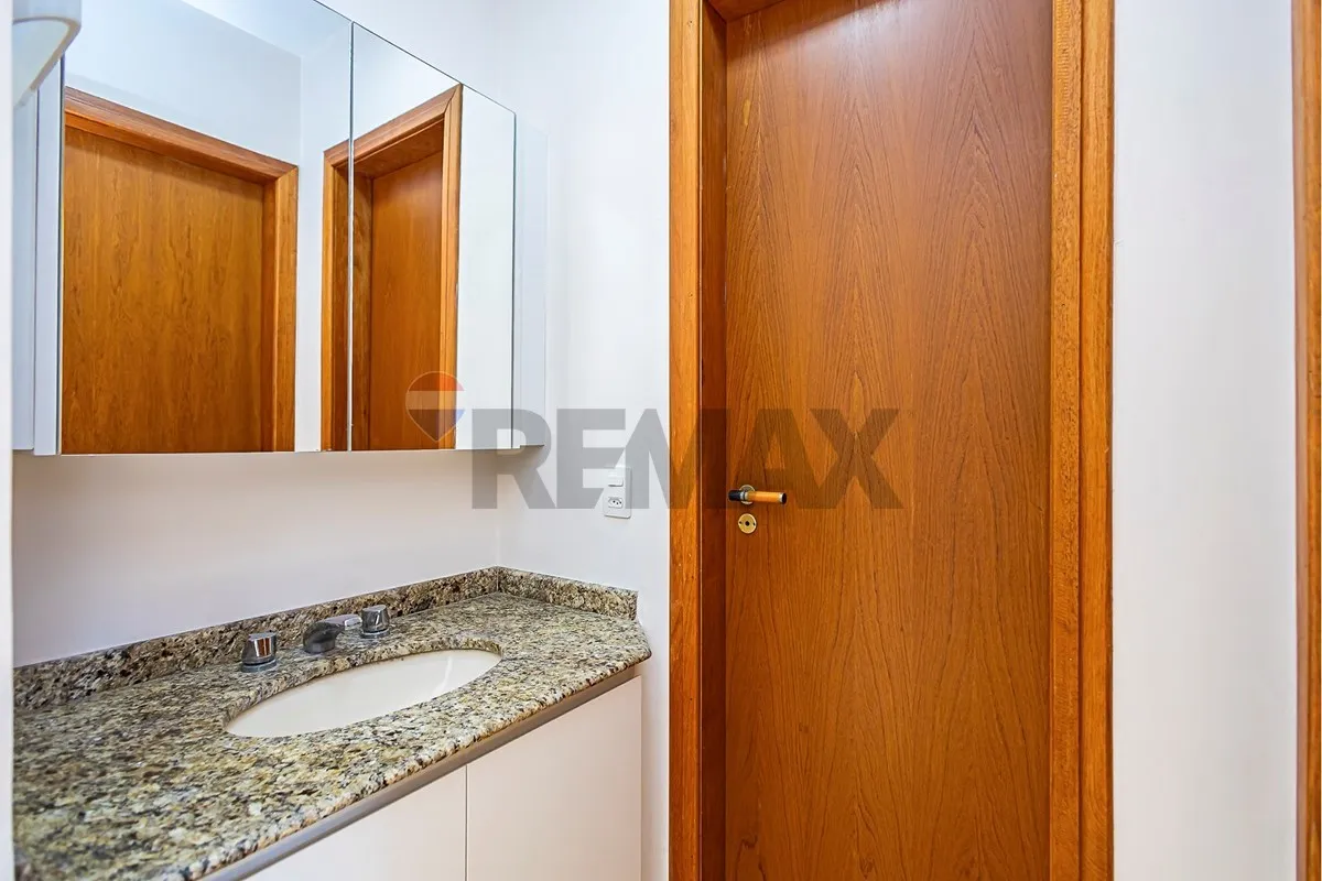 Apartment, 36 m², with wood or laminate floors — photo 33
