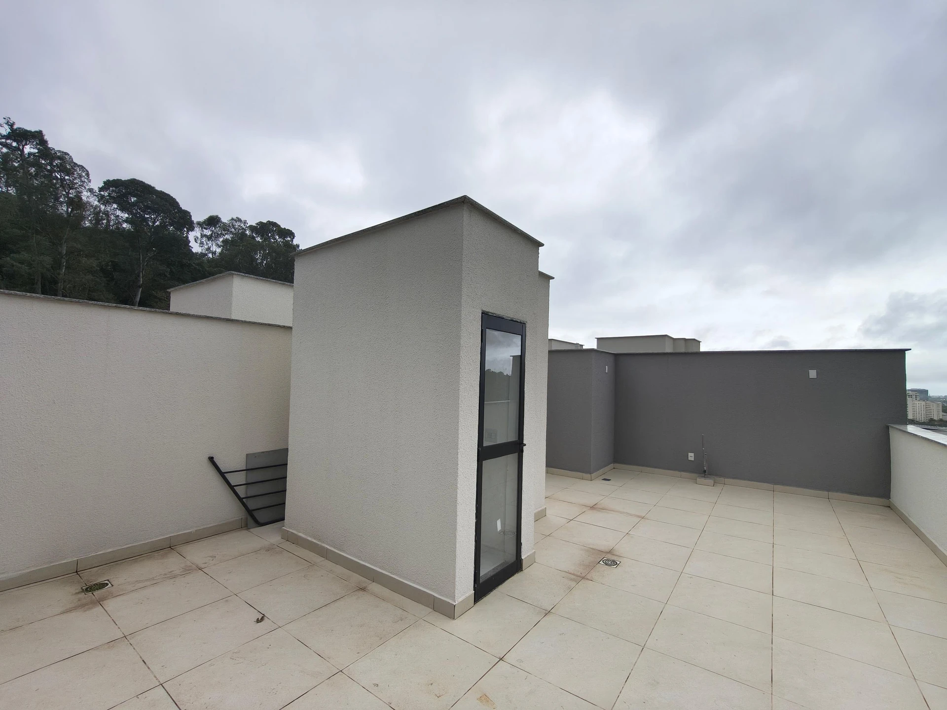 Apartamento mobiliado com 2 quartos, 1 banheiro e varanda — photo 14