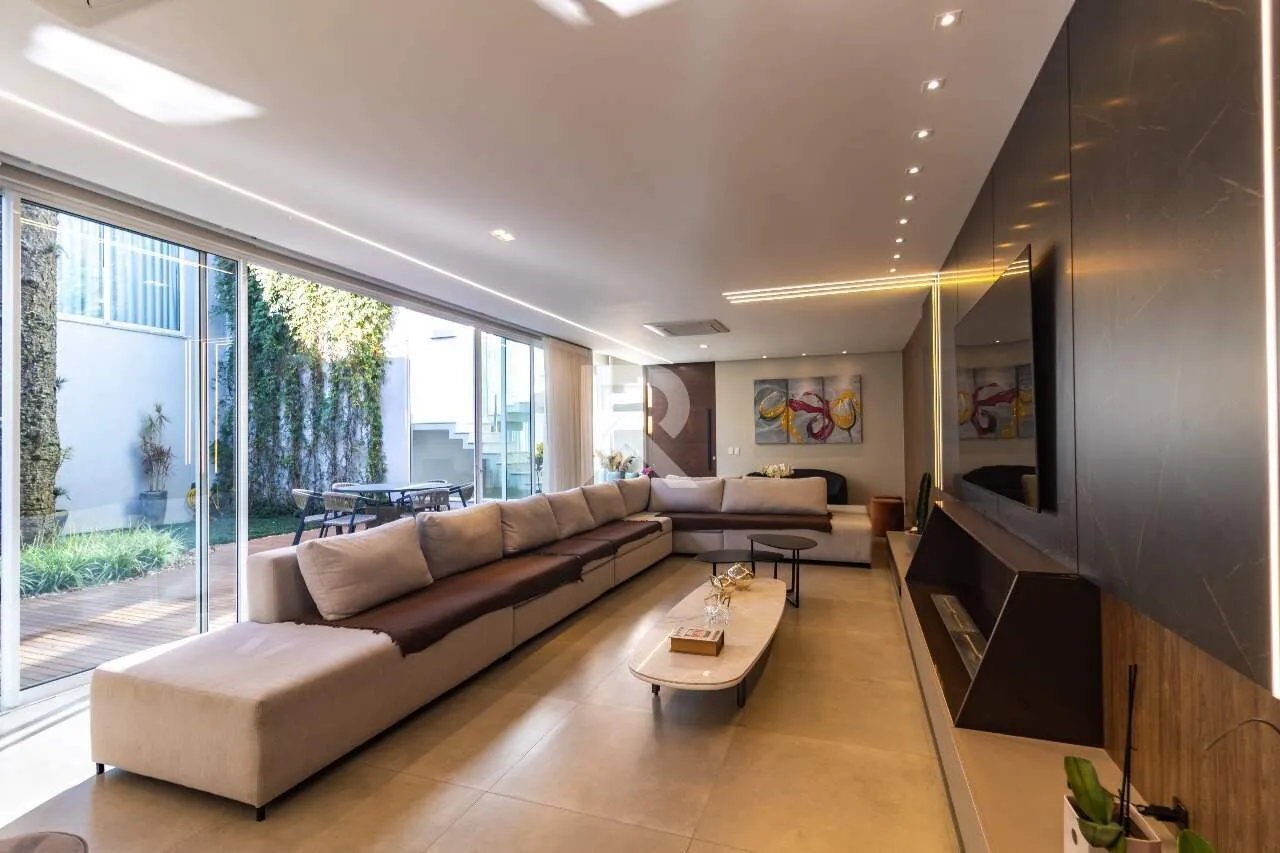 House with open-plan kitchen and 400 m², 4 bedrooms