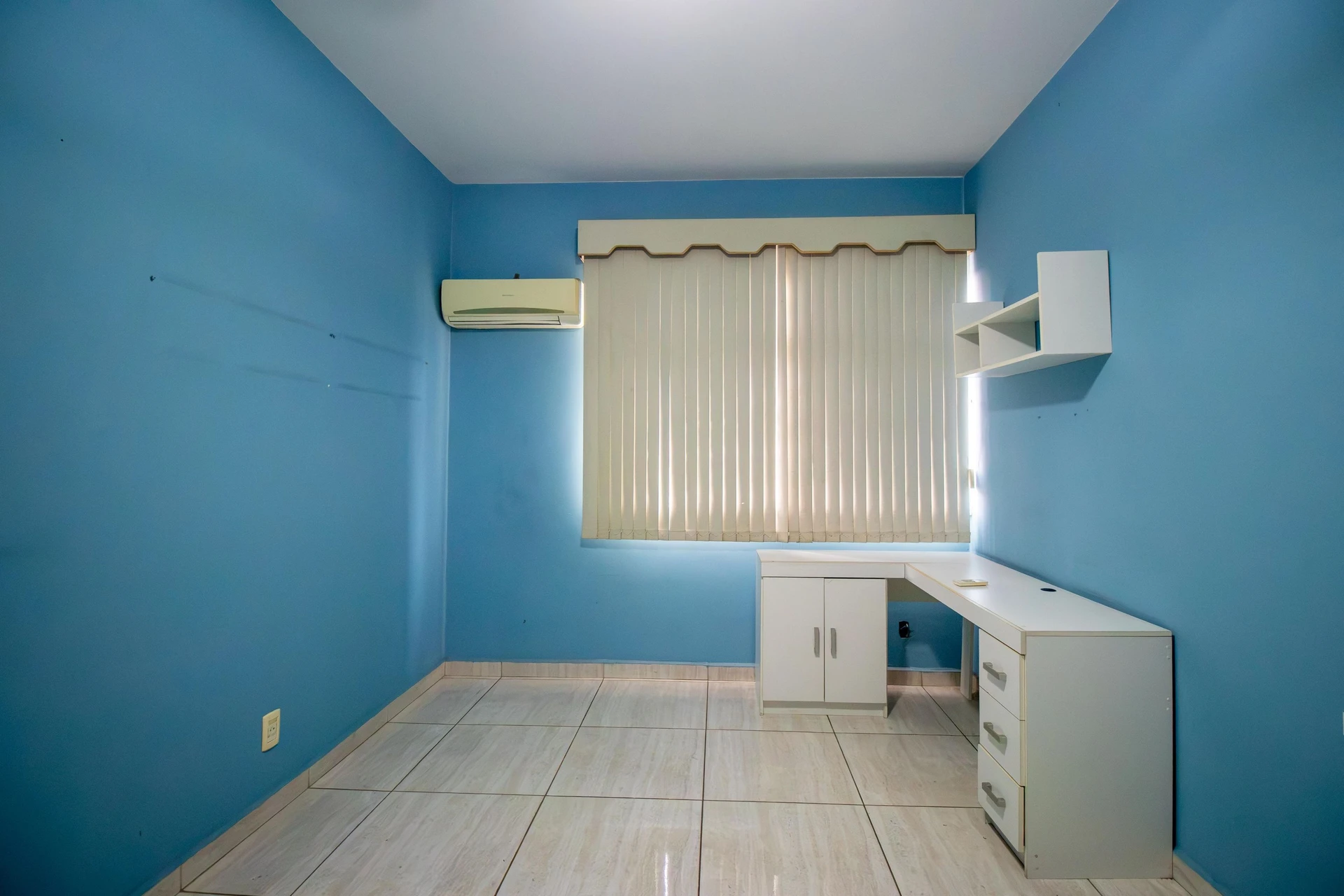 2-bedroom apartment with floor-to-ceiling windows — photo 5