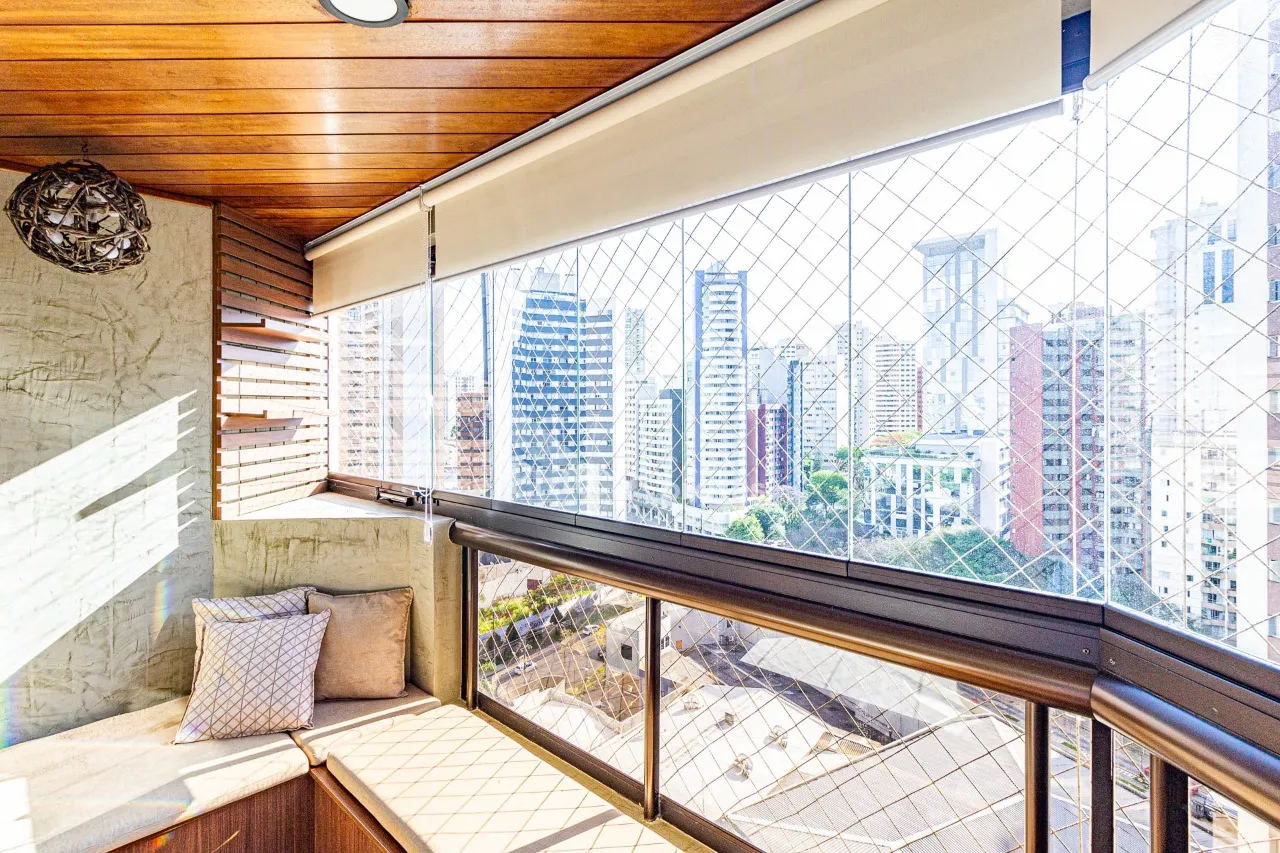 3-bedroom apartment with a glassed-in balcony — photo 4
