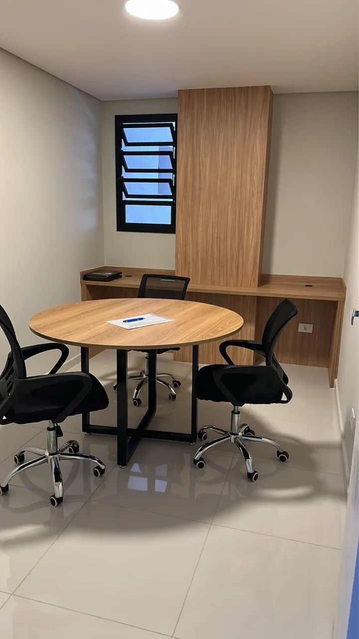 One-bedroom apartment in a building with a gym — photo 10