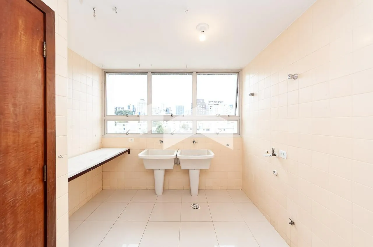 380 m² apartment with private laundry area — photo 46