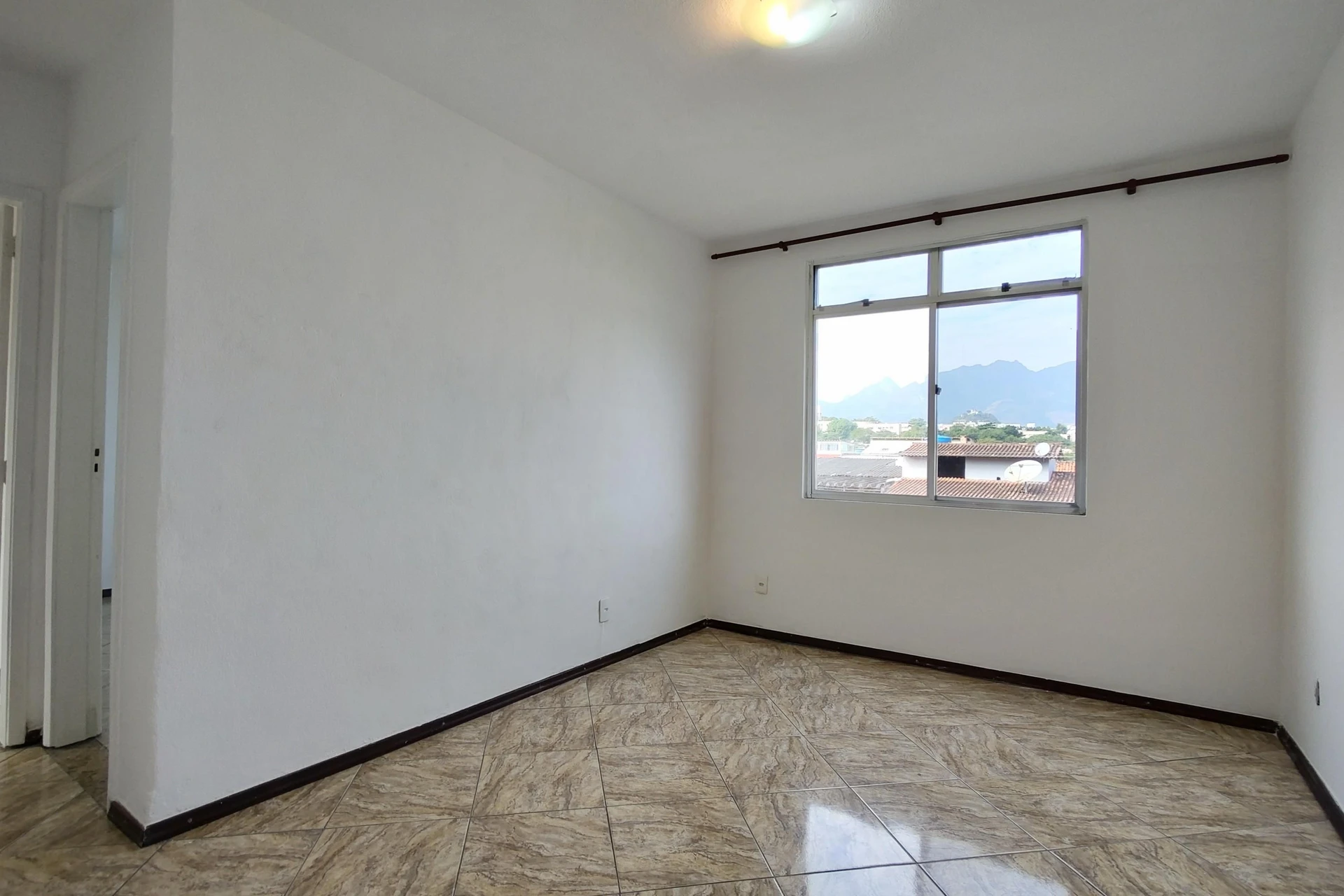 Unfurnished apartment with 2 bedrooms and 1 parking space — photo 3