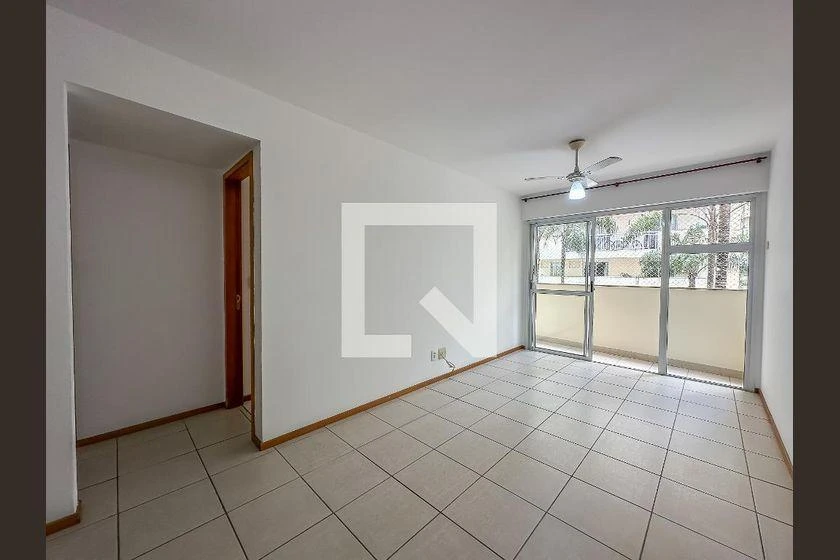 3-bedroom apartment in a building with a gym