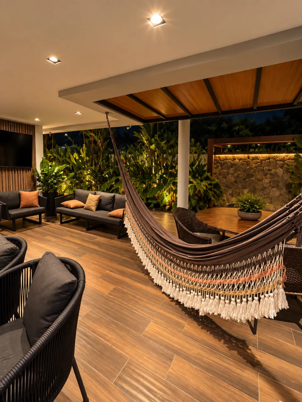 5-bedroom house with a walk-in closet in João Pessoa — photo 9