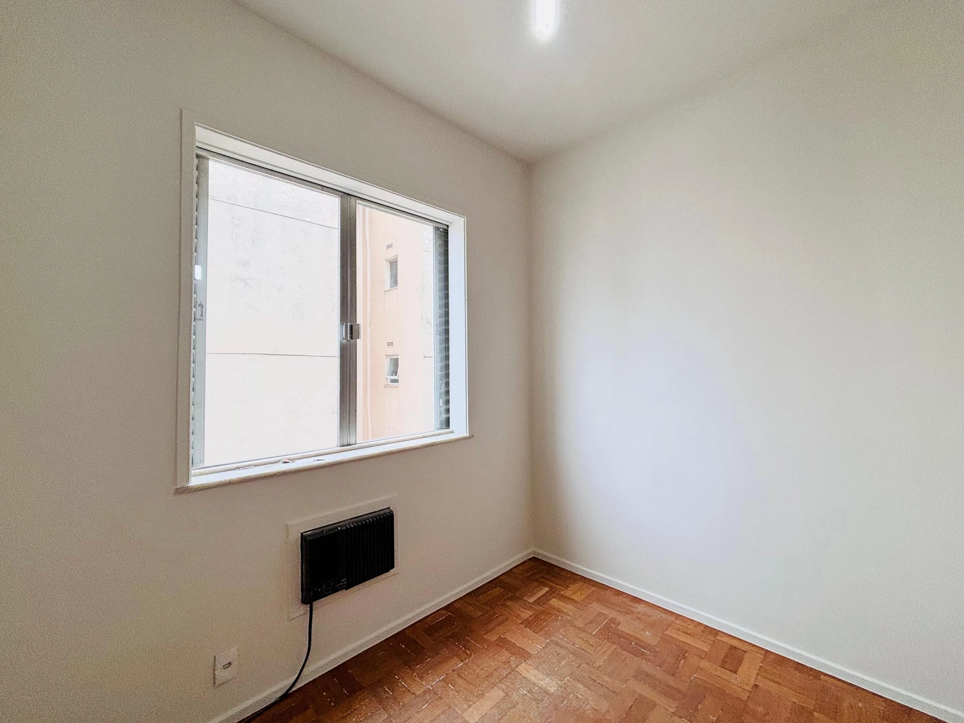 Apartment, 92 m², with wood or laminate floors — photo 11