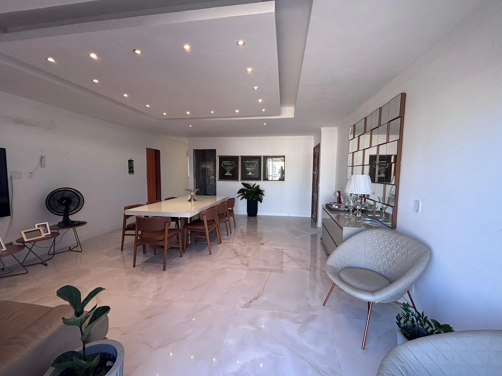 Apartamento mobiliado com 4 quartos e 4 banheiros — photo 17