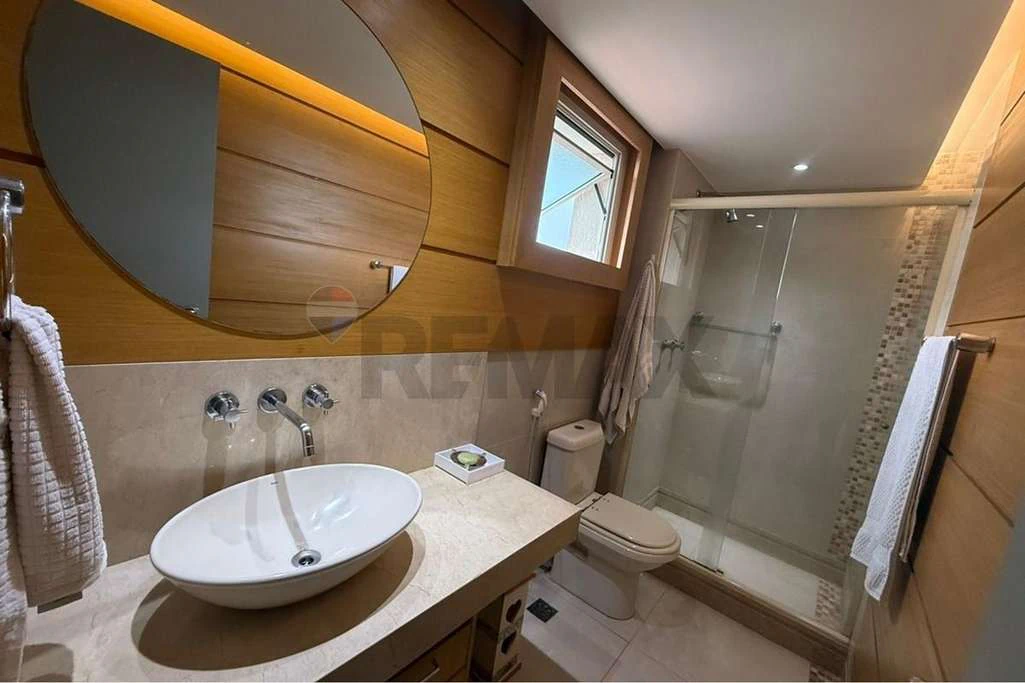 Furnished 246 m² apartment with 4 bedrooms and balcony — photo 21