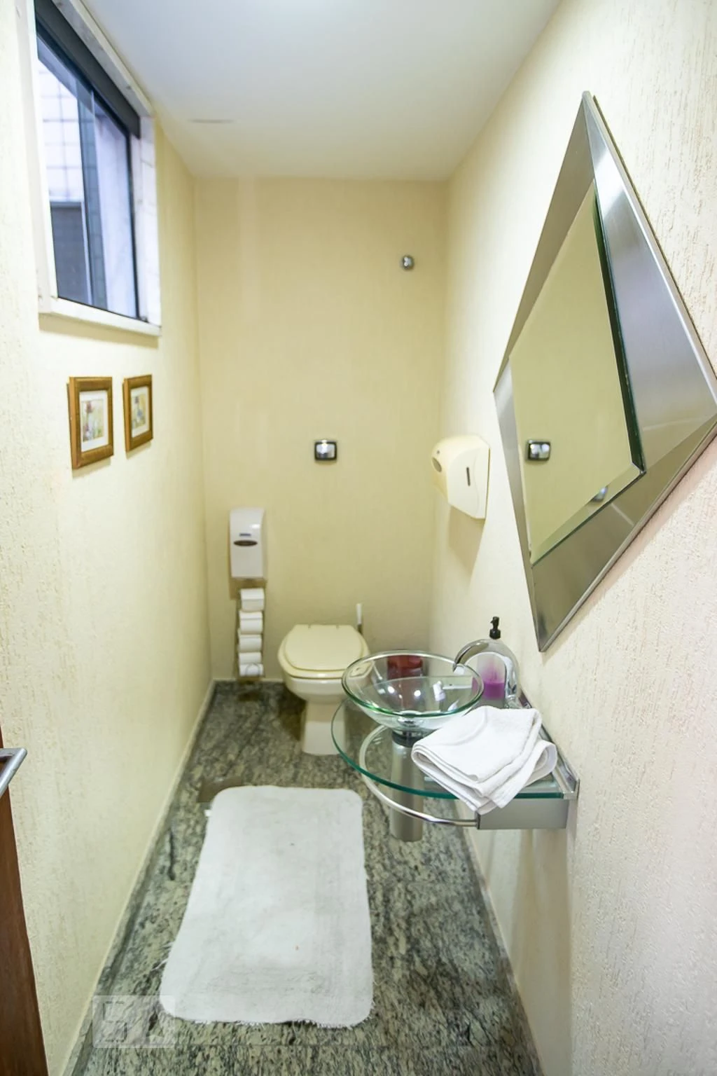Furnished 3-bedroom apartment with private BBQ — photo 63