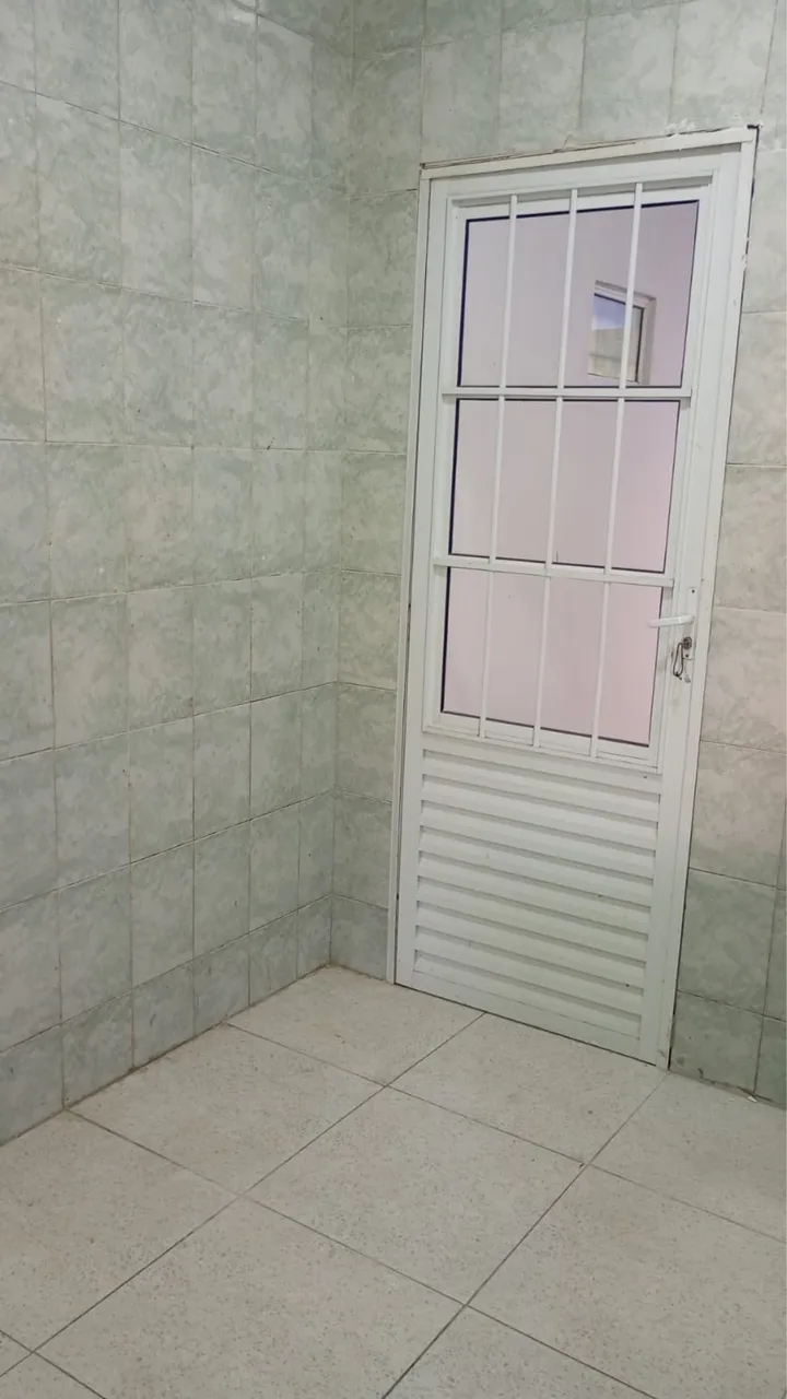 House with 2 bedrooms and 1 bathroom, fitted kitchen — photo 7