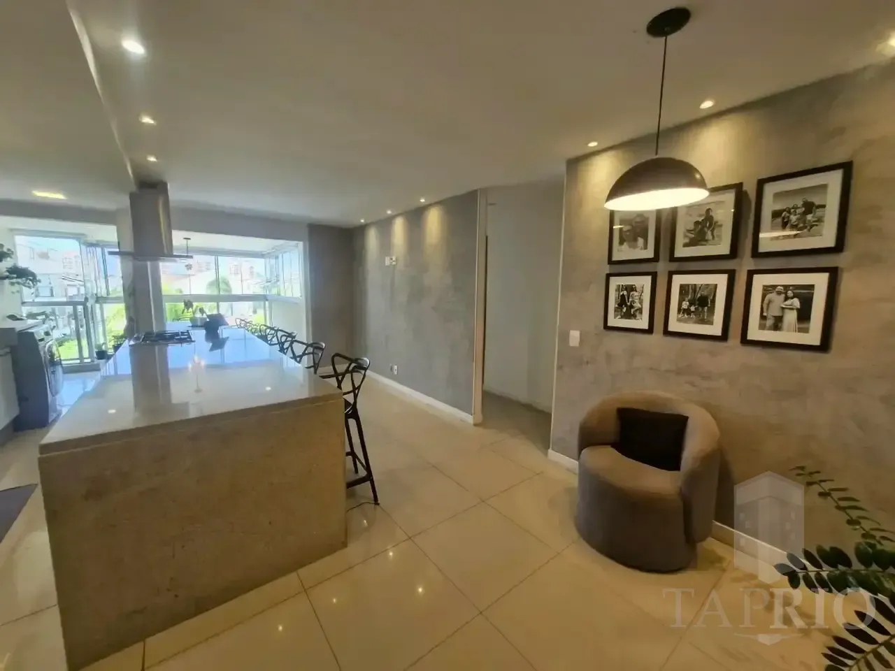 Apartment on the 3rd floor with a glass-enclosed balcony — photo 8