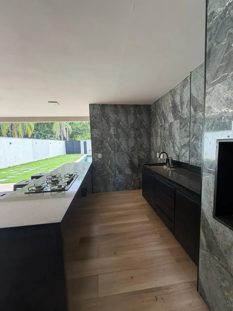 450 m² house with 4 bedrooms and an open-plan kitchen — photo 2
