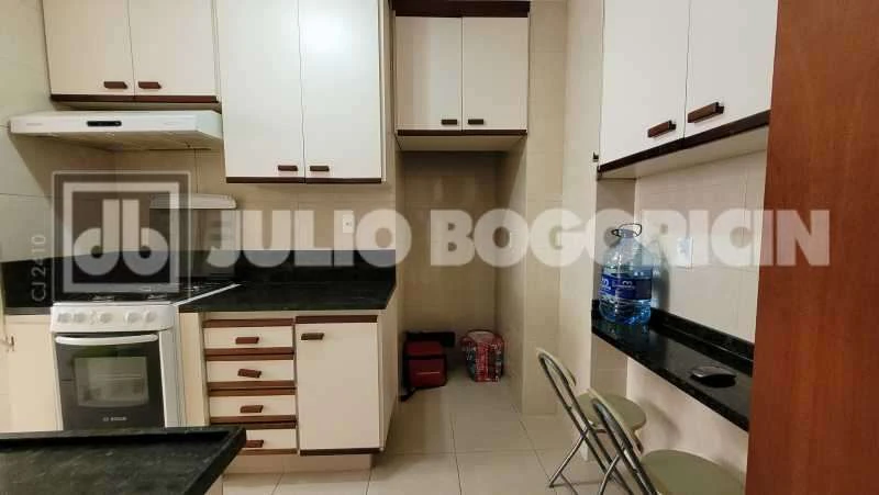 3-bedroom apartment with a suite and a balcony — photo 2