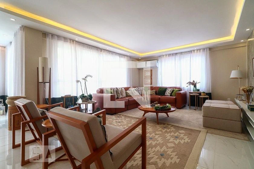 House, 450 m², with a private pool