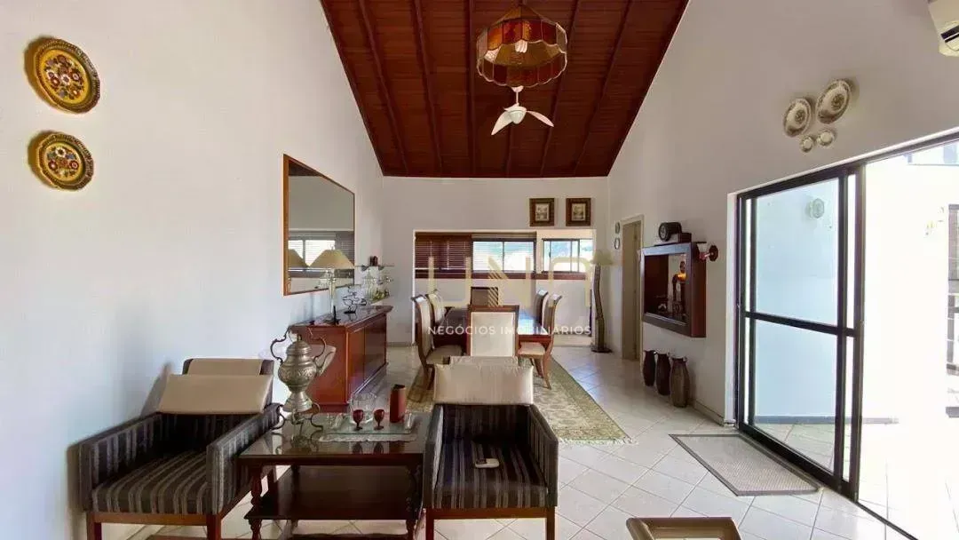 Furnished apartment with 3 bedrooms and a closed kitchen