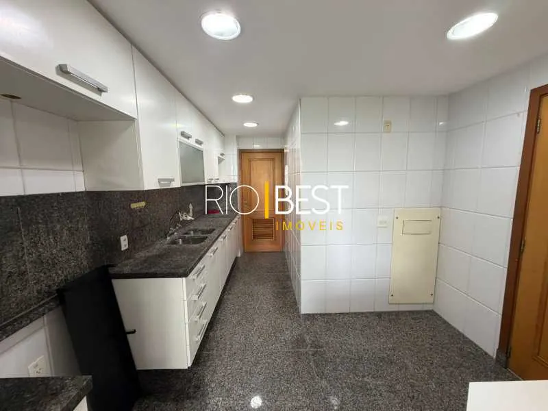 3-bedroom apartment with 2 bathrooms and 2 parking spaces — photo 2