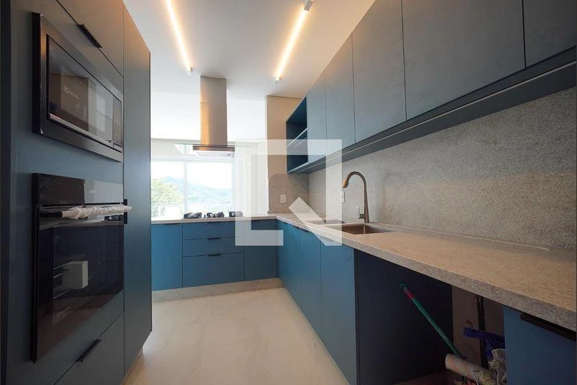 3-bedroom apartment with a water view in Florianópolis — photo 17
