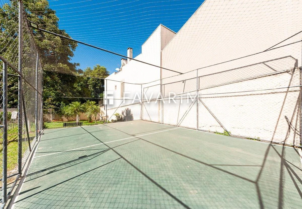 3-bedroom apartment in a building with a pool — photo 20