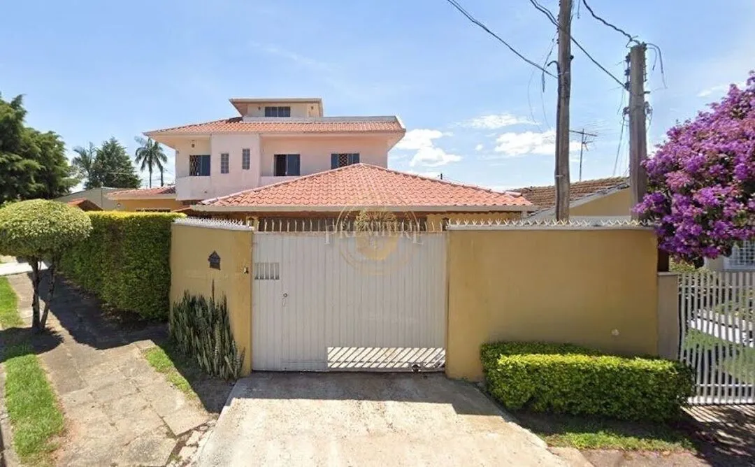 300 m² house with 3 bedrooms and 2 laundry areas