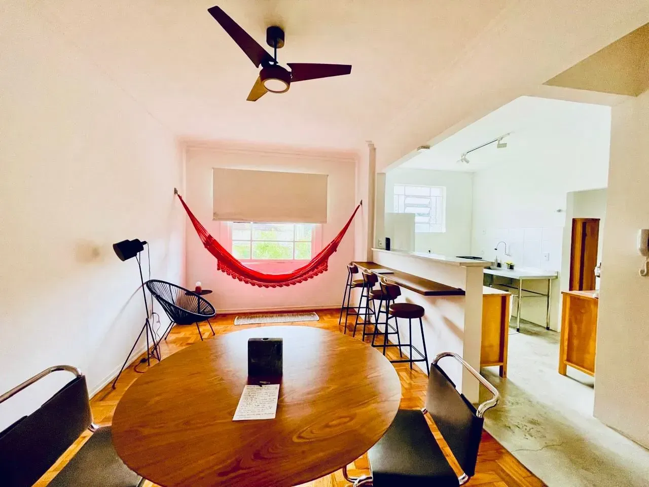 Apartamento amueblado con 2 dormitorios y cocina abierta