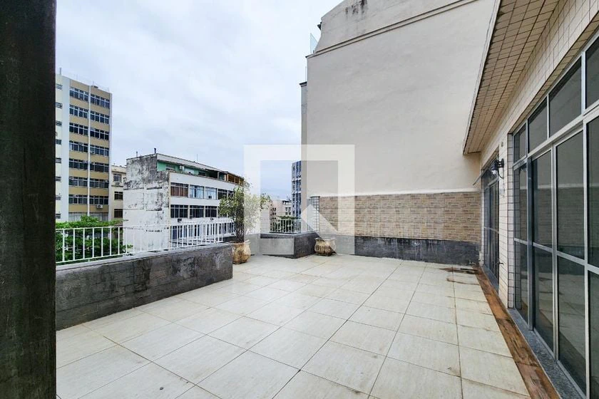 Duplex apartment for rent with 4 bedrooms and 360 m²