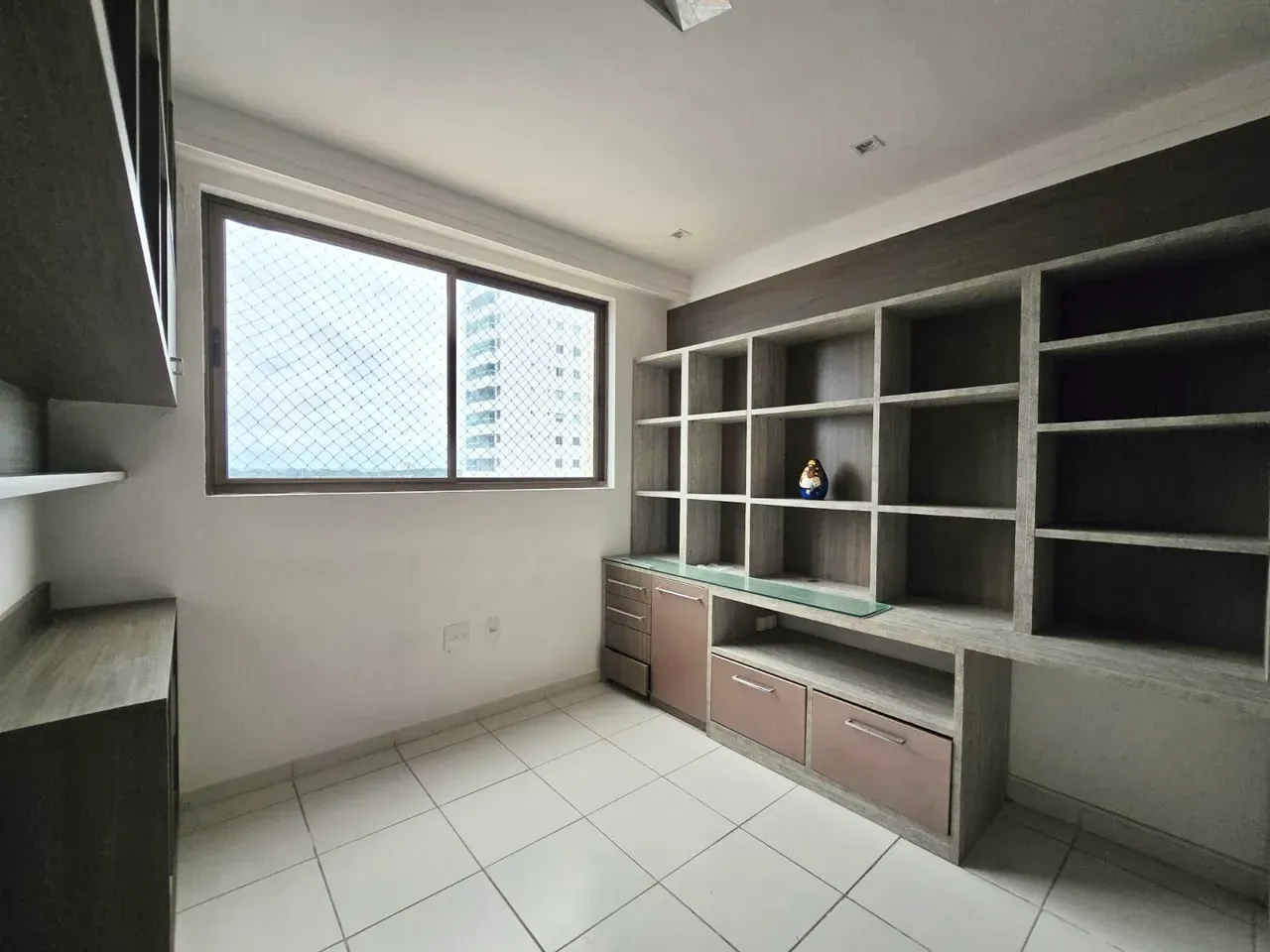 Apartment on the 11th floor with a home office — photo 10