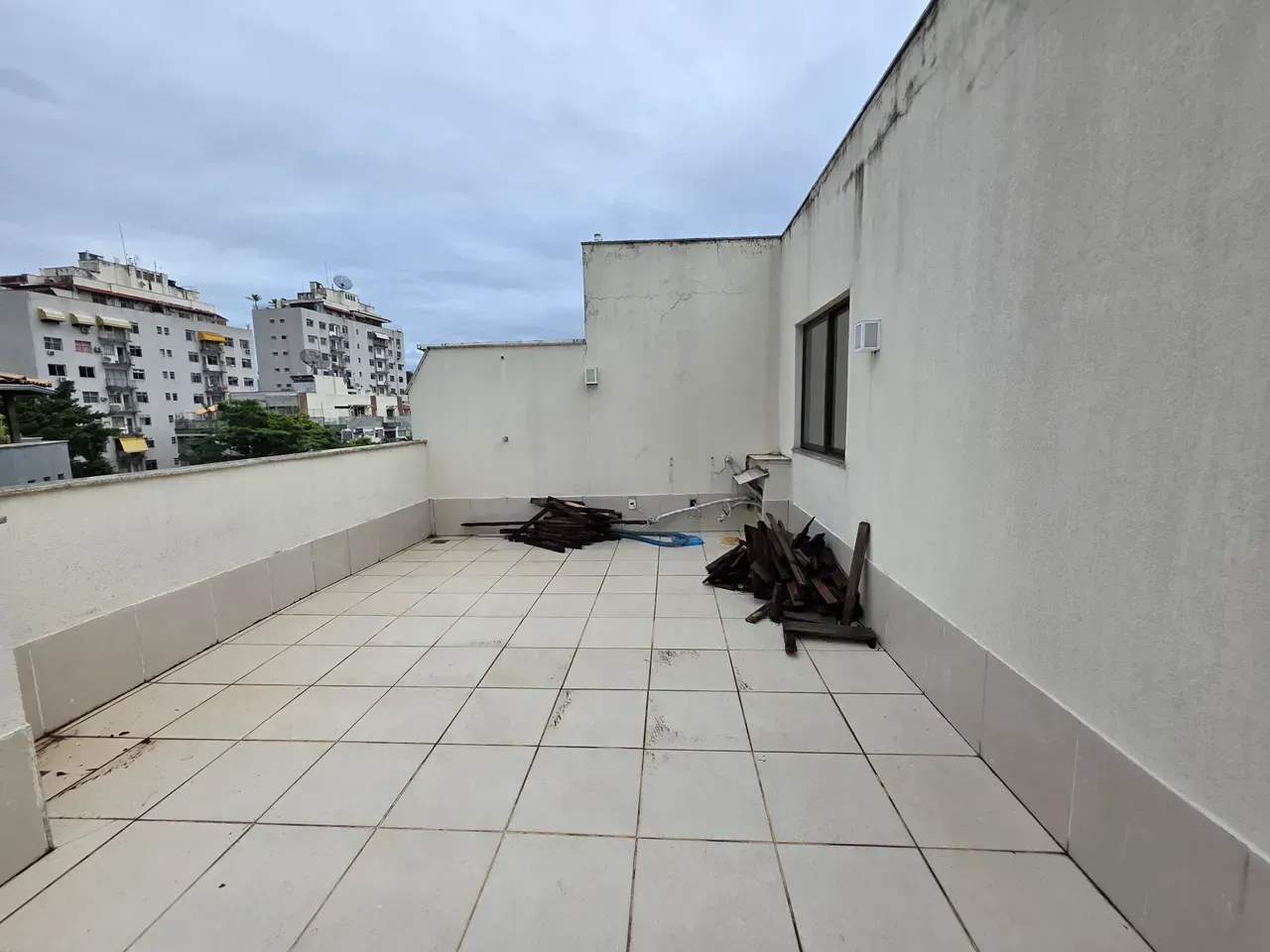 Duplex penthouse rental with 4 bedrooms and 120 m²