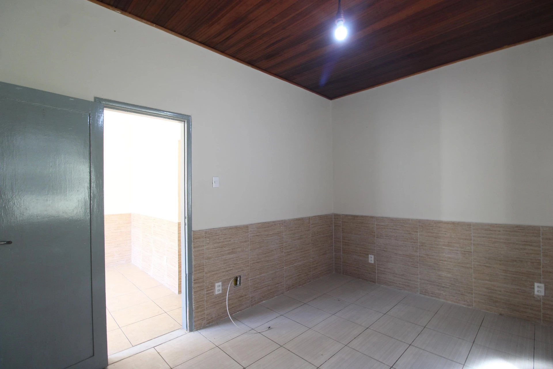 Unfurnished house with 3 bedrooms, 2 bathrooms and garden — photo 5