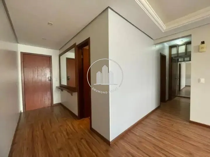 4-bedroom apartment in a building with a pool — photo 17