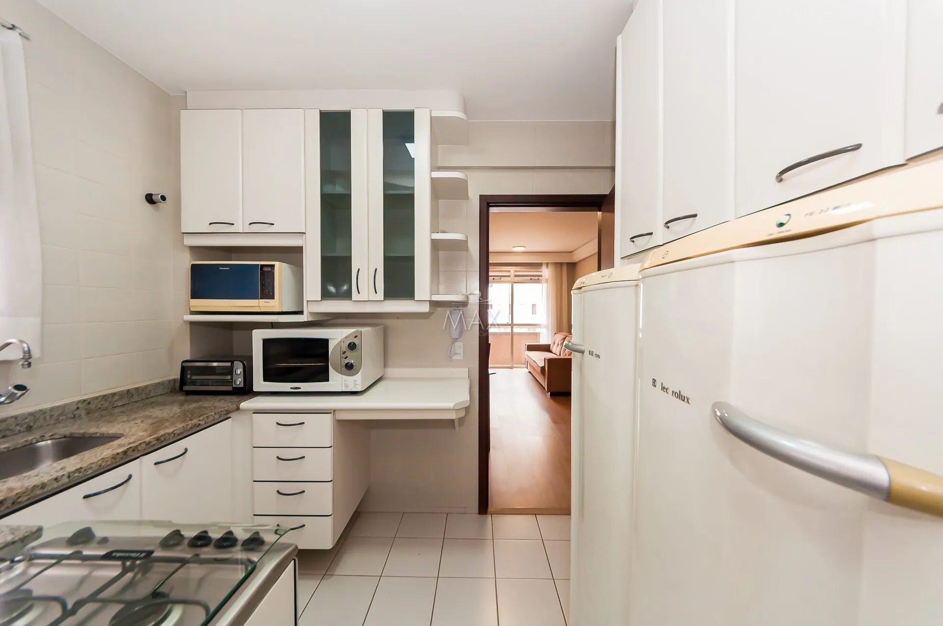 Furnished apartment, 89 m², with a glass-enclosed balcony — photo 9