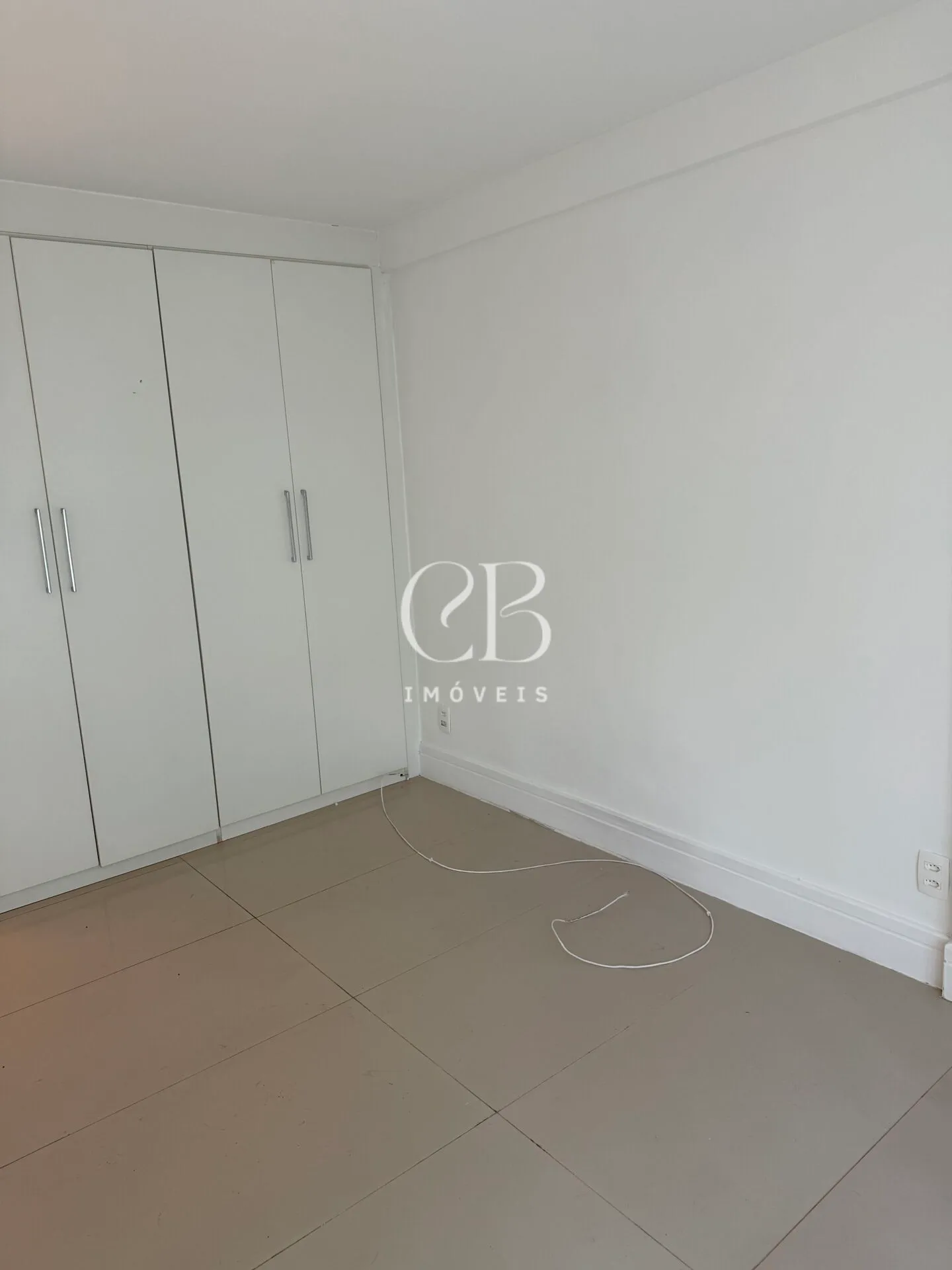 Apartment with 4 bedrooms and a balcony in great condition — photo 13