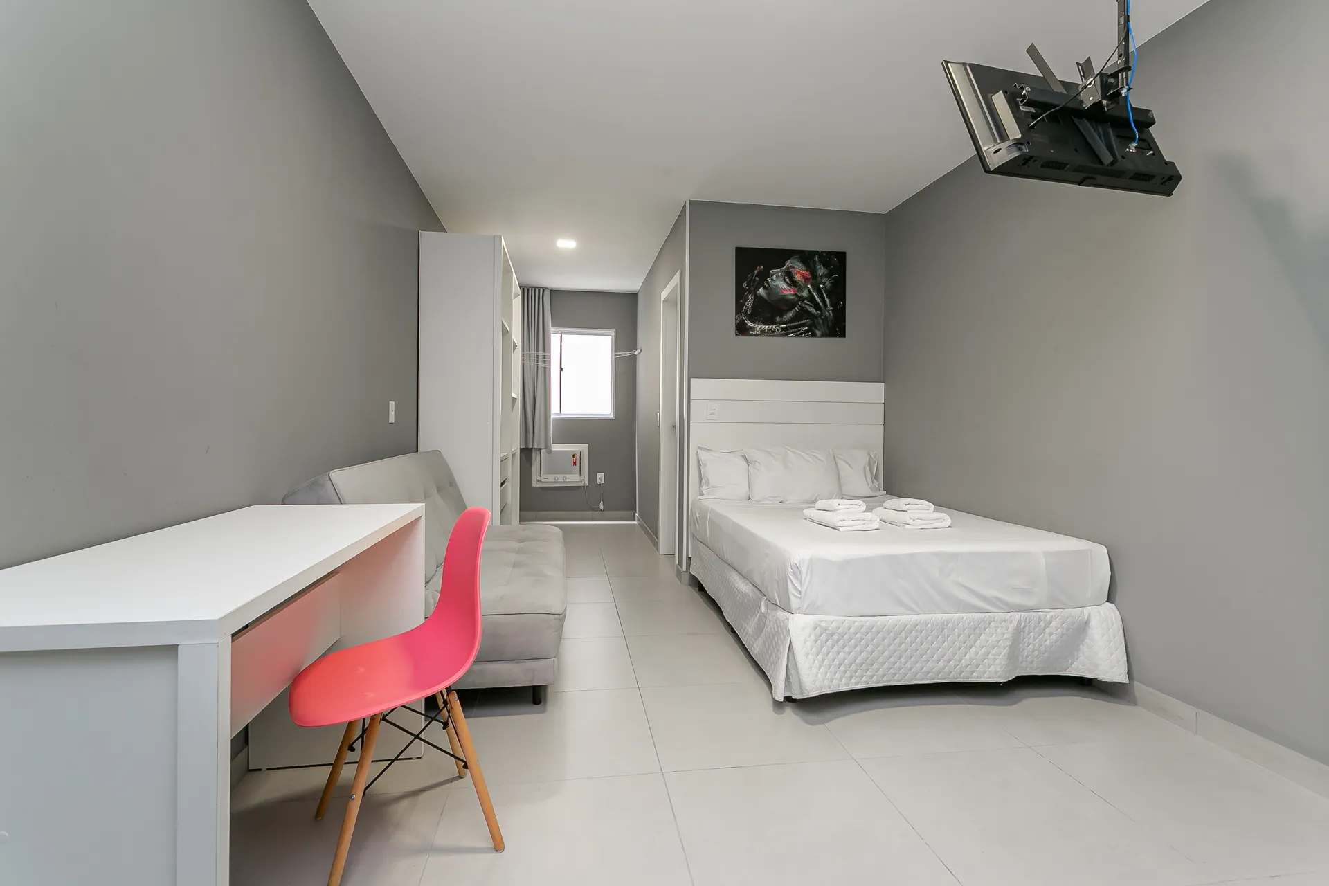 Furnished 35 m² studio with compact kitchenette