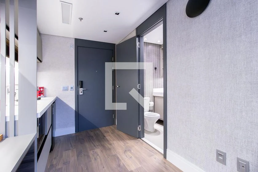 Studio de 1 quarto com box de vidro no banheiro — photo 10