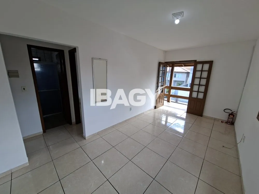 House with 2 bedrooms and a kitchen with stove and hood — photo 2