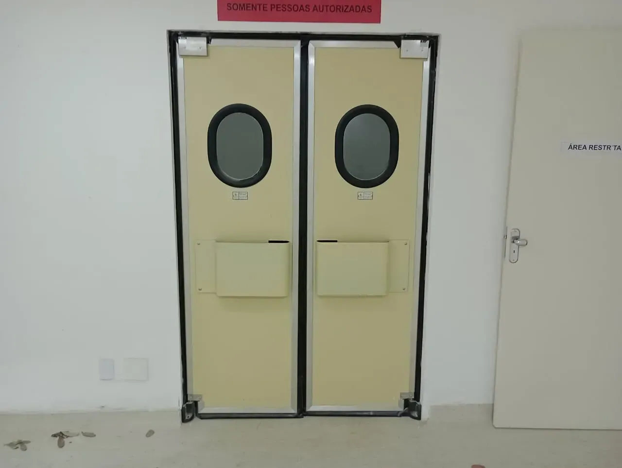 Casa sem mobília com 5 quartos e cozinha prática de 350 m² — photo 20