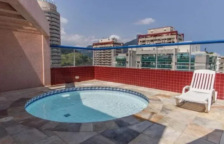 Apartment on the 10th floor with a grill on the balcony — photo 22