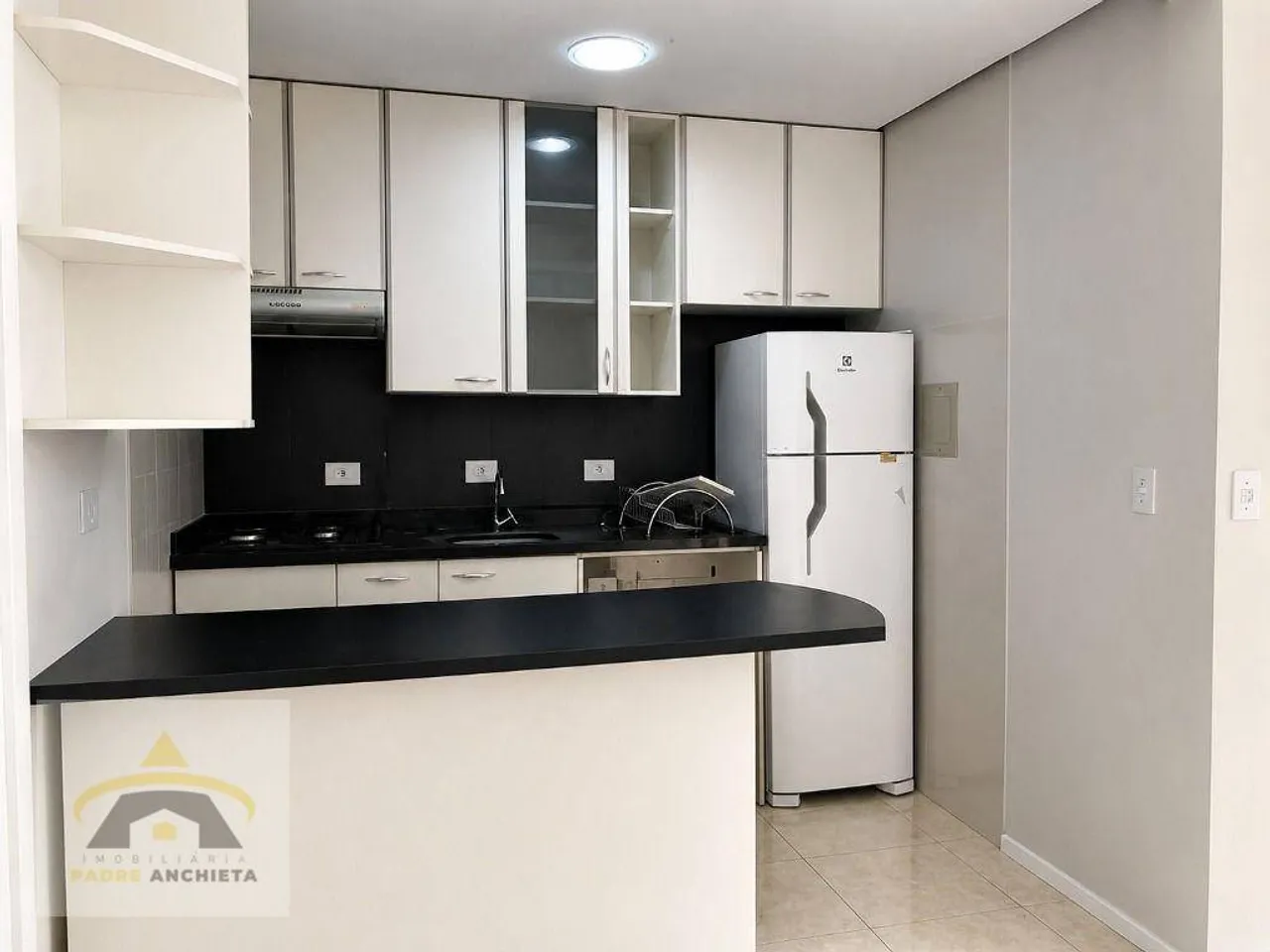 1-bedroom apartment with a gas open-plan kitchen — photo 3