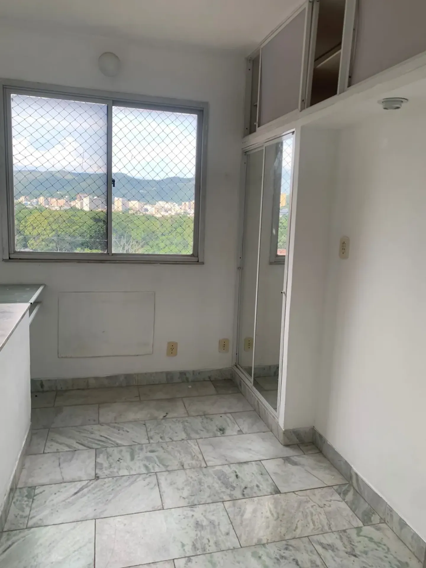 Apartment on the 11th floor with a mountain view — photo 13