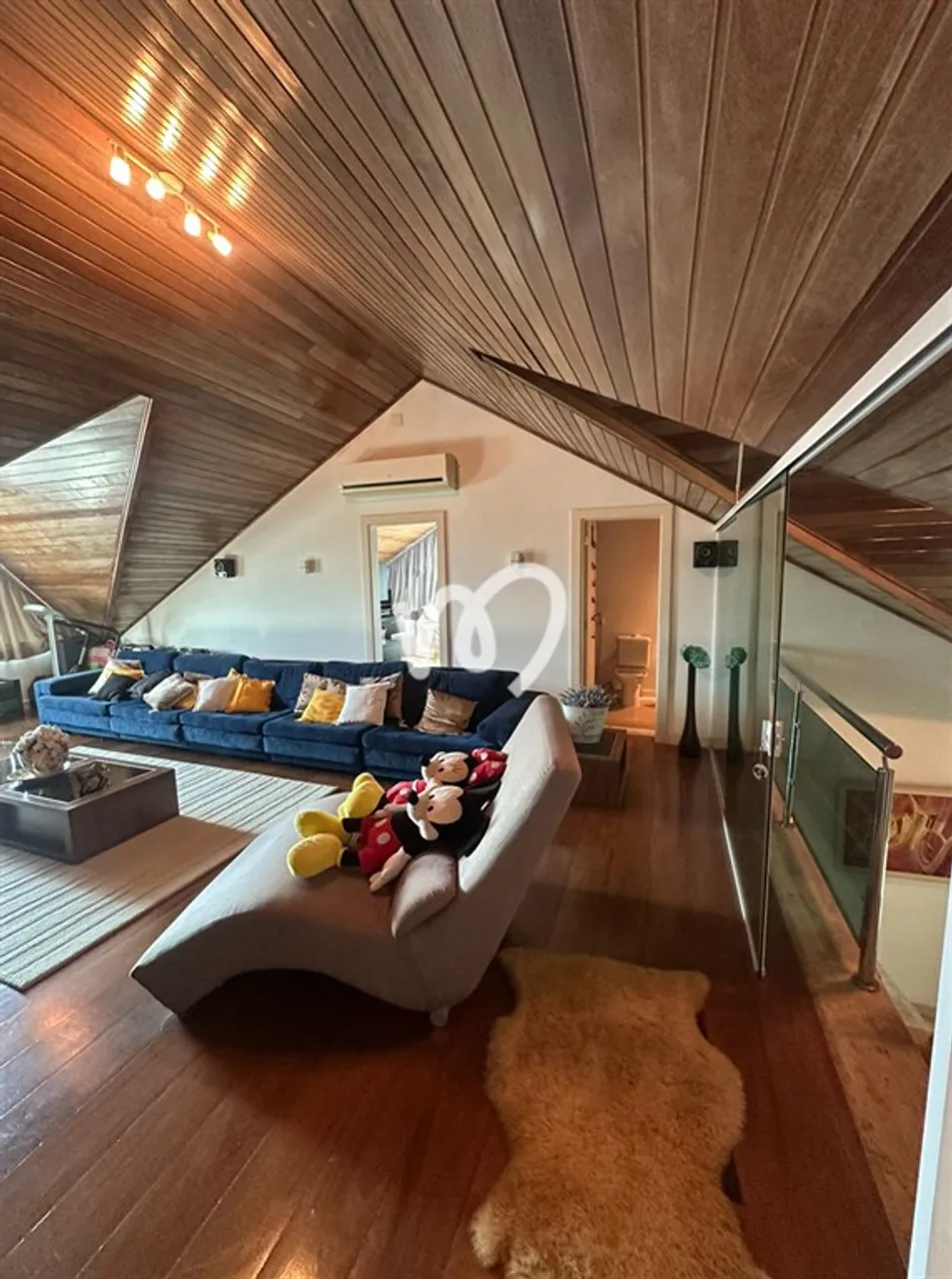 House with 5 bedrooms and 5 bathrooms plus open-plan kitchen — photo 16