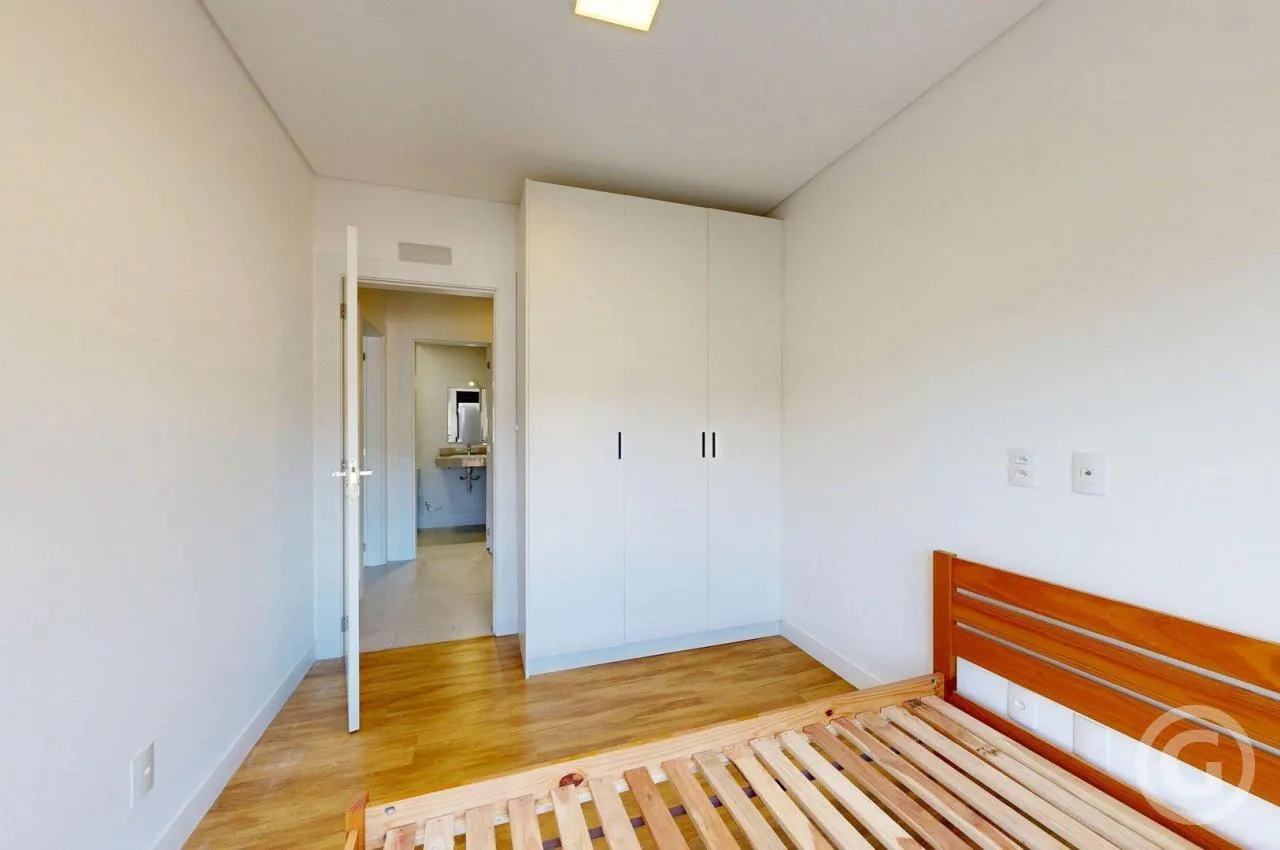 Apartment with 2 bedrooms and a glass-enclosed balcony — photo 14