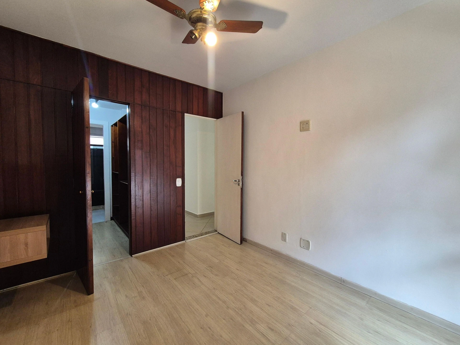 4-bedroom apartment with 3 bathrooms and a balcony — photo 13