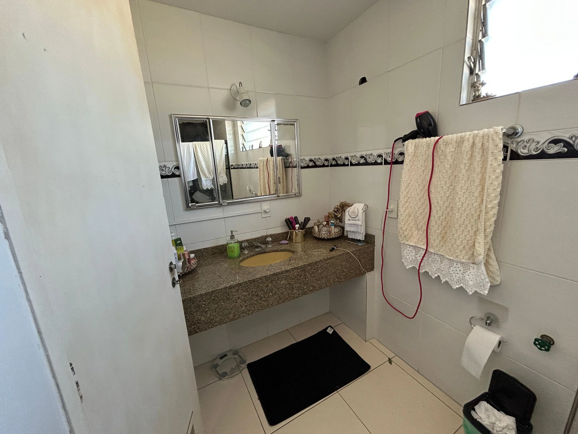 Furnished 4-bedroom rental apartment with 5 parking spaces — photo 24