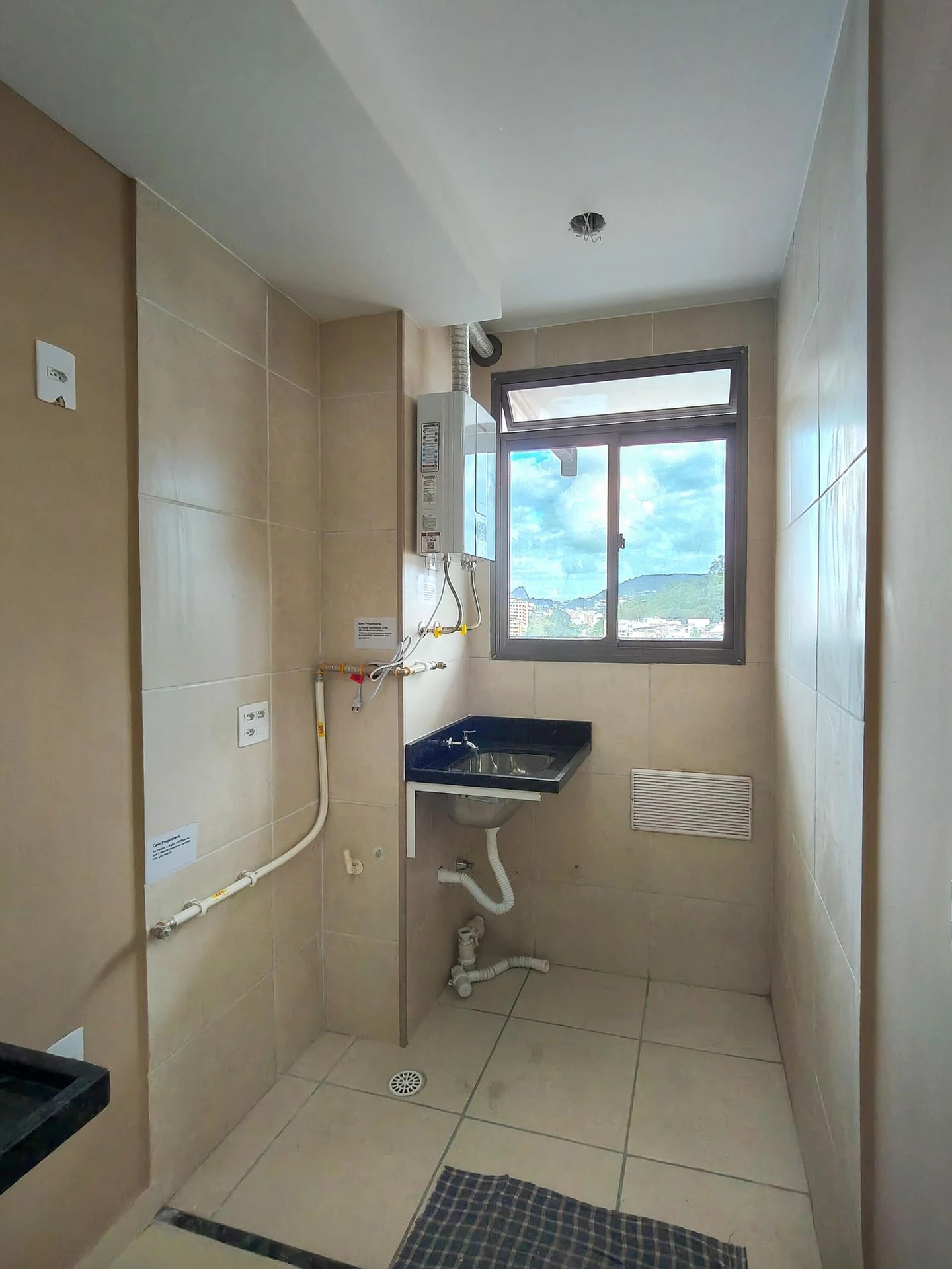 Apartamento com 2 quartos e varanda de vidro fechada — photo 4